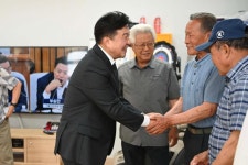 신양면분회 행복경로당 무료경로식당 방문 활동사진 < 소통과 참여 < 열린군수실 신양면분회 행복경로당 무료경로식당 방문