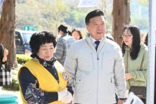 덕산면 주민자치프로그램발표회 및 제3회 난리부르스행사 활동사진 < 소통과 참여 < 열린군수실 덕산면 주민자치프로그램발표회 및 제3회... 