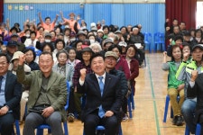 봉산면 주민자치프로그램발표회 및 세대공감놀이마당 활동사진 < 소통과 참여 < 열린군수실 봉산면 주민자치프로그램발표회 및 세대공감놀이마당