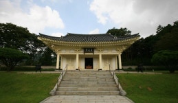 제2경 충의사 < 예산10경 < 관광명소 < 예산군 문화관광  제2경 충의사 > 예산10경 > 관광명소 >