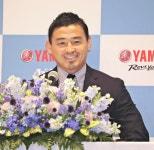 写真 : 読売新聞オンライン 引退会見で笑顔を見せる五郎丸さん（浜松市で） : 写真 : 読売新聞オンライン