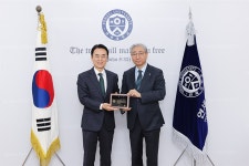 연세대학교 | 연세소개 | 총장실 | 동정 - 재단법인 청한장학회 기금 전달식 동정