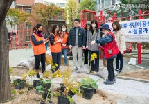 유한킴벌리>크리넥스와 함께한 늘봄 어린이 공원 도시숲 조성>SNS>뉴스 크리넥스와 함께한 늘봄 어린이 공원 도시숲 조성
