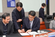 포토뉴스 - 2025.12.1 광주센트럴병원 고길석 대표원장 발전기금 기부식
