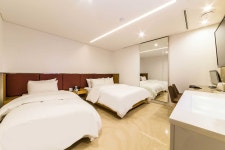 합정 써클호텔 - 트리플 숙소