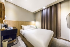 신촌 호텔 밀하우스(MILLHAUS) - 트리플 숙소