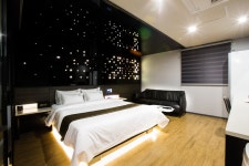포항 - 포항 죽도시장 Design Hotel 2NE1 후기, 가격, 위치 - 예약