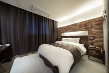 포천 호텔 꼬뮨 광릉수목원점(드라이브인 무인텔) - 트리플 숙소