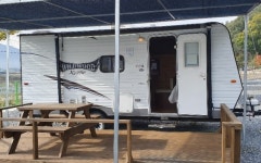 산청 경호강변오토캠핑장 카라반1호 | 글로벌 여가 플랫폼 | 야놀자 공식 사이트