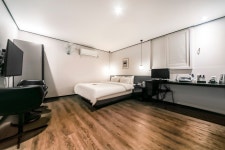 포항 죽도동 YAJA 포항 쌍용사거리점 - 트리플 숙소