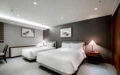 오리엔스 호텔&레지던스 Executive Triple Room | 글로벌 여가 플랫폼 | 야놀자 공식 사이트