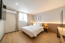 울산 달동 넘버25 울산번영로점(현대해상사거리 인근) - 트리플 숙소