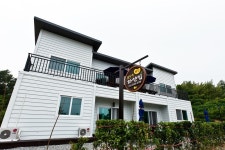 남해 섬나라하얀집펜션