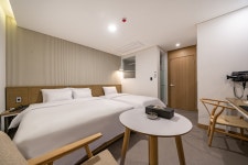 송탄 호텔 BOX - 트리플 숙소