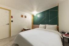 청주 호텔 이야(HOTEL IYA) 충북대점 - 트리플 숙소