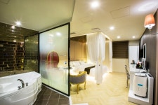 포항 - 포항 죽도시장 Design Hotel 2NE1 후기, 가격, 위치 - 예약