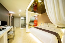 포항 - 포항 죽도시장 Design Hotel 2NE1 후기, 가격, 위치 - 예약