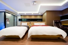 진주 호텔 뉴요커 - 트리플 숙소