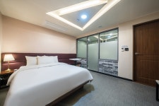 춘천 봄내 드라이브인 무인텔 - 트리플 숙소