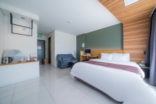 포천 - 포천 호텔 꼬뮨(베어스타운점) 드라이브인 무인텔 후기, 가격, 위치 - 예약