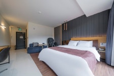 포천 - 포천 호텔 꼬뮨(베어스타운점) 드라이브인 무인텔 후기, 가격, 위치 - 예약