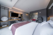 포천 - 포천 호텔 꼬뮨(베어스타운점) 드라이브인 무인텔 후기, 가격, 위치 - 예약