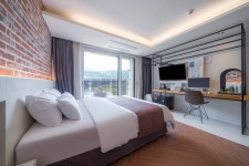 포천 - 포천 호텔 꼬뮨(베어스타운점) 드라이브인 무인텔 후기, 가격, 위치 - 예약