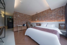 포천 - 포천 호텔 꼬뮨(베어스타운점) 드라이브인 무인텔 후기, 가격, 위치 - 예약