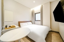 신촌 H Avenue 이대점 - 트리플 숙소