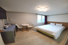 제주 에메랄드호텔에이스펜션 - 트리플 숙소