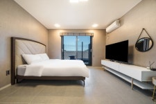 강릉 라우머펜션 - 트리플 숙소