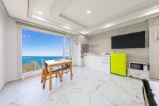 삼척 하얀낭만펜션 - 트리플 숙소