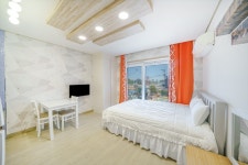 남해 하얀펜션(은모래비치해수욕장인근) - 트리플 숙소