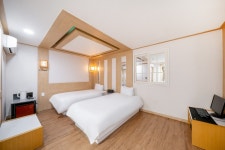 포항 문덕 RESIDENTIAL HOTEL(레지덴셜) - 트리플 숙소
