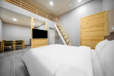 여수 삼학1947풀빌라 (낭만포차) - 트리플 숙소