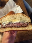 ブルーチーズのハンバーガー | 食べ物, ハンバーガー, ブルーチーズ