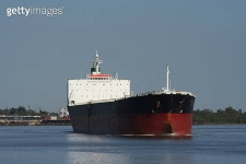(주)이엠석유직영영산(하)주유소 | empty oil tanker 이미지 (145845893) - 게티이미지뱅크 empty oil tanker