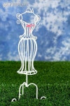 White dressform in green grass 이미지 (93252520) - 게티이미지뱅크 White dressform in green grass