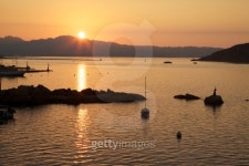 SUN'S BARBER SHOP(선스바버샵)자판기 | sunrise on La maddalena's harbour. Sardegna. Italy 이미지 (134400394) - 게티이미지뱅크 sunrise on La maddalena's harbour....