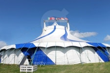 백마천막사 | Blue and white big top tent 이미지 (180344904) - 게티이미지뱅크 Blue and white big top tent