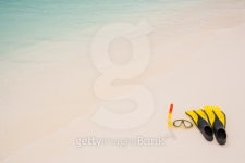 snorkel equipment on the beach 이미지 (179000311) - 게티이미지뱅크 snorkel equipment on the beach