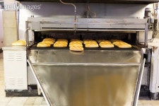 빠삐용빵 팩토리 | Production of bread in factory 이미지 (180097304) - 게티이미지뱅크 Production of bread in factory