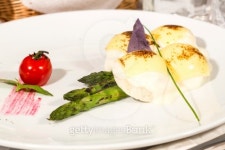 체리엔군닭이오 | Chicken croquettes with asparagus and cherry tomatoes 이미지 (465565387) - 게티이미지뱅크 Chicken croquettes with asparagus...