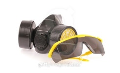 씨엔에스(C&S, Clean and Safety) | Chemical protective mask and Safety glasses 이미지 (514030493) - 게티이미지뱅크 Chemical protective mask and Safety glasses