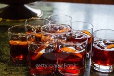 오렌지팟영주점 | Drinks with oranges at the pub 이미지 (468441084) - 게티이미지뱅크 Drinks with oranges at the pub