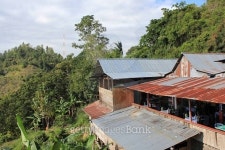 Vintage Indonesian restaurant surrounded by nature 이미지 (486143530) - 게티이미지뱅크 Vintage Indonesian restaurant...