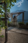 리몬트리(Limon Tree) | Limone sul Garda, wood structures to protect the lemon trees 이미지 (486278046) - 게티이미지뱅크 Limone sul Garda, wood...