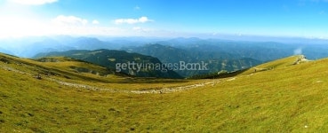 알피에스오스트레일리아웨스트피티와이엘티디 | trail on the ridge of the Austrian Alps, beautiful view 이미지 (466894042) - 게티이미지뱅크 trail on the ridge of the...