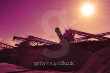 Heavy machinery of gravel production in quarry 이미지 (475166058) - 게티이미지뱅크 Heavy machinery of gravel production in quarry