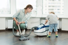 엄청클린/엄마들이청소한다/Dearmomscleanup | Beautiful girl cleaning up her house 이미지 (476828940) - 게티이미지뱅크 Beautiful girl cleaning up her house